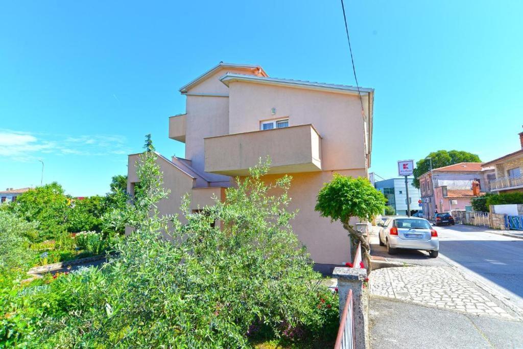 Apartman Eda Pula Luaran gambar